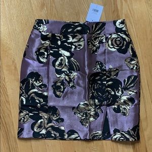Fitted skirt with flower pattern
